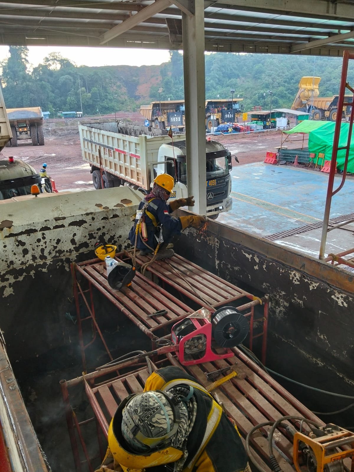 Pekerjaan Las di Area Operasional